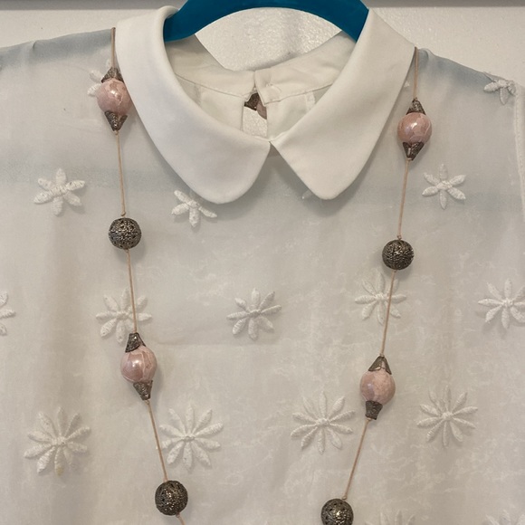 Top Chiffon With Daisy Appliqués - Picture 2 of 12